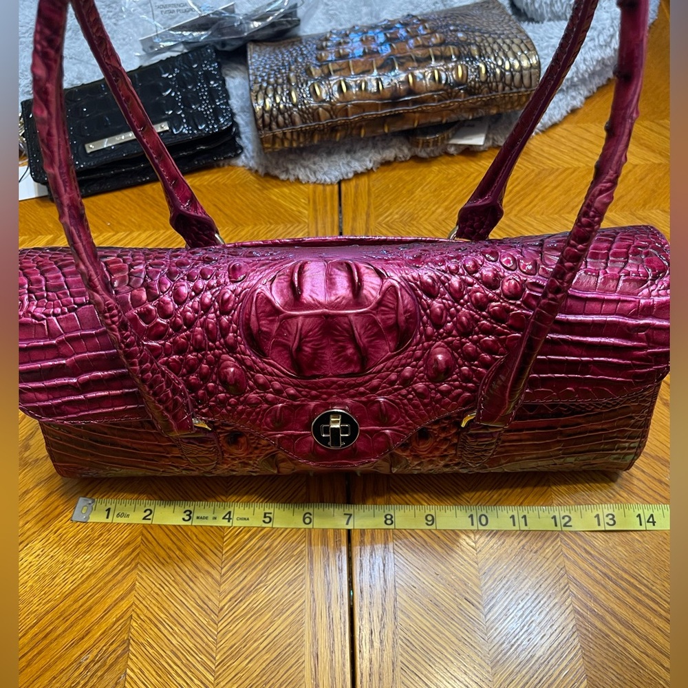 Brahmin Dayan Satchel …Excellent Condition.
With Dust Bag ..Color Pomegranate
